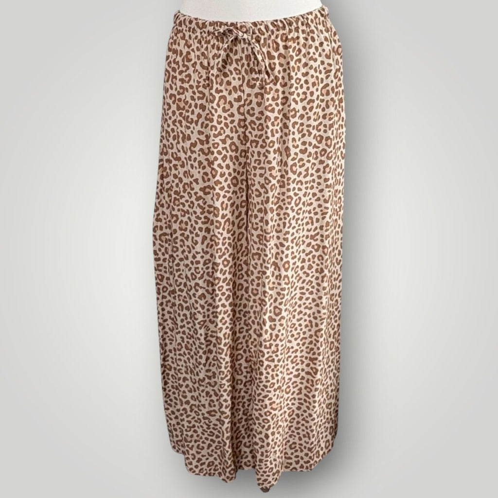 Leo Hose mit weitem Bein