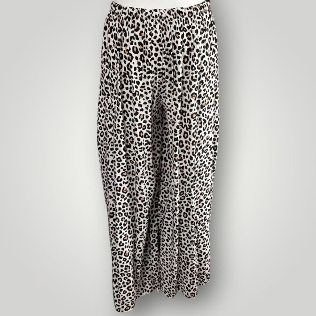 Leo Hose mit weitem Bein