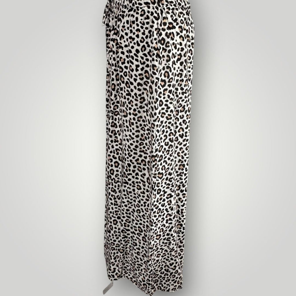 Leo Hose mit weitem Bein