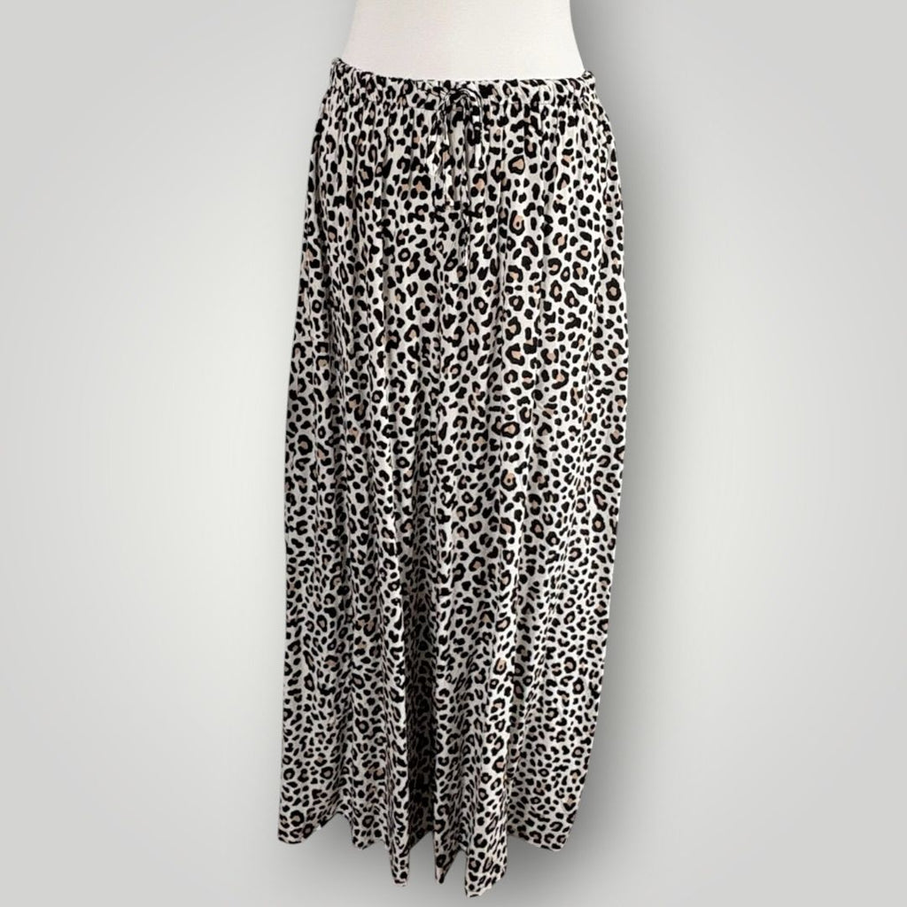Leo Hose mit weitem Bein