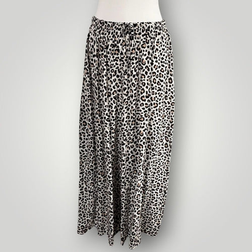 Leo Hose mit weitem Bein